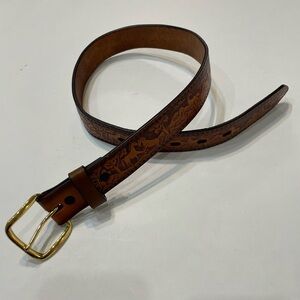 Boys Brown Leather Belt with Gold Buckle. Western.3D. Used. Size 24. Horses.
